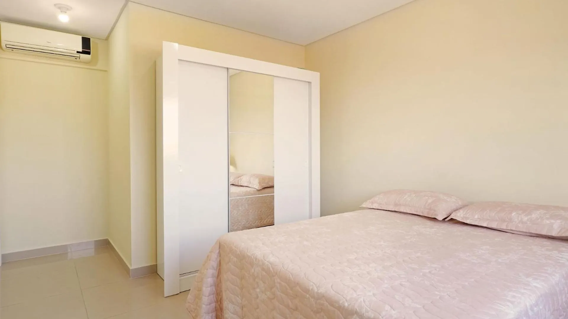 아파트 Apartamento Aconchegante A 800M Da Praia Fm9906 나베간체스